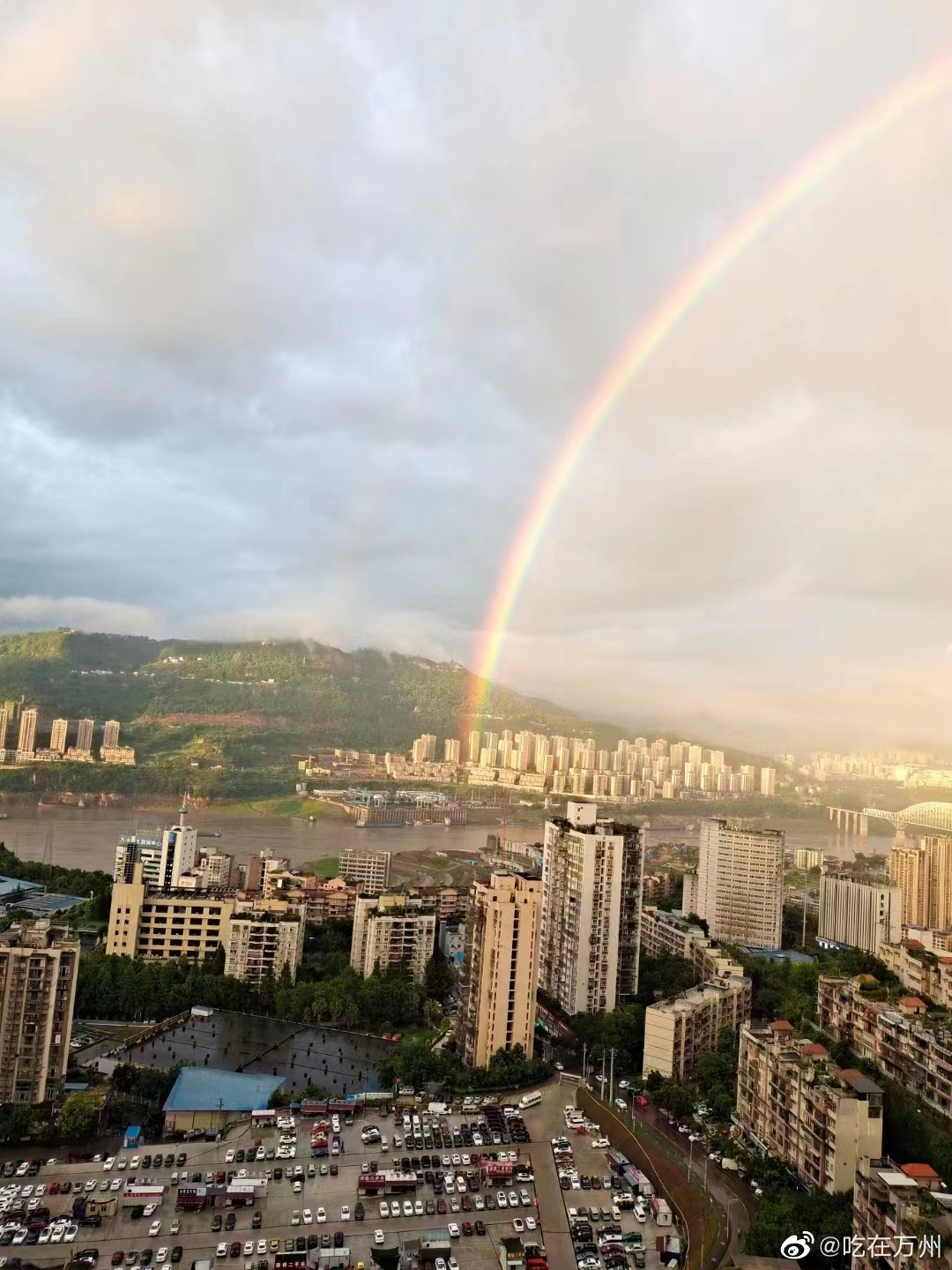 重庆彩虹之雨，带来清新美好时光